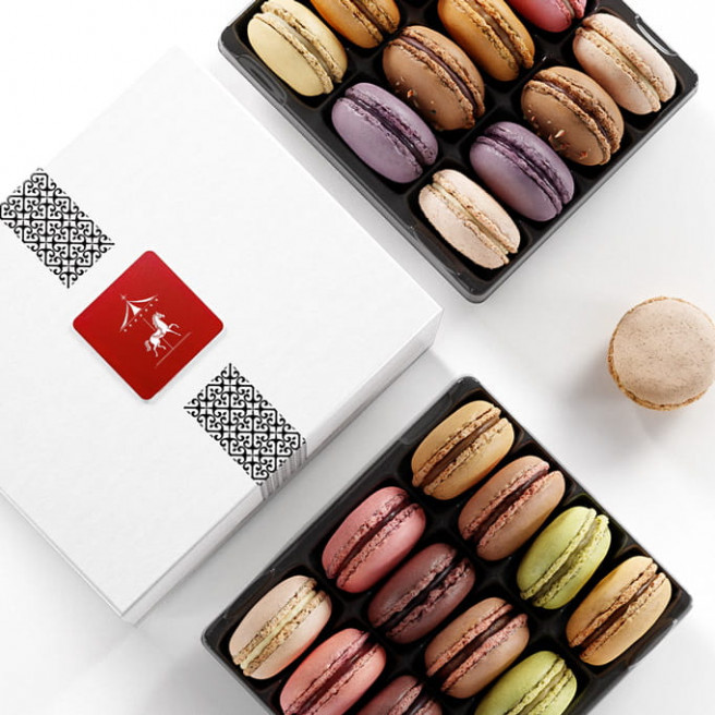 24 Macarons