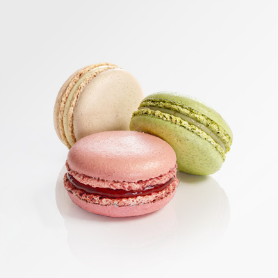 Romantic Macarons – 12 French Macarons | zChocolat
