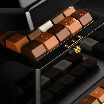 Imperial – Black Lacquered Box, 90 Chocolates | zChocolat