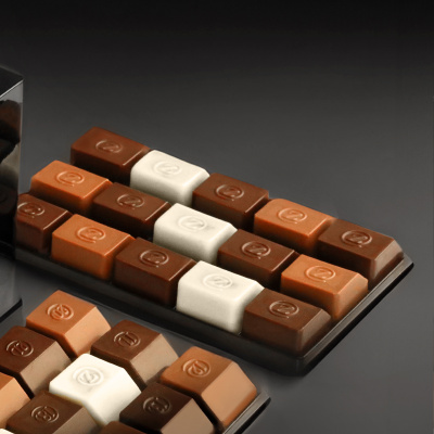 Imperial – Black Lacquered Box, 90 Chocolates | zChocolat