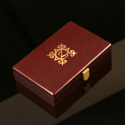 Sapphire Gold – 15 Chocolates Coated in 24K Gold | zChocolat
