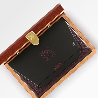 Saphir Noir – Coffret acajou, 15 chocolats noirs | zChocolat